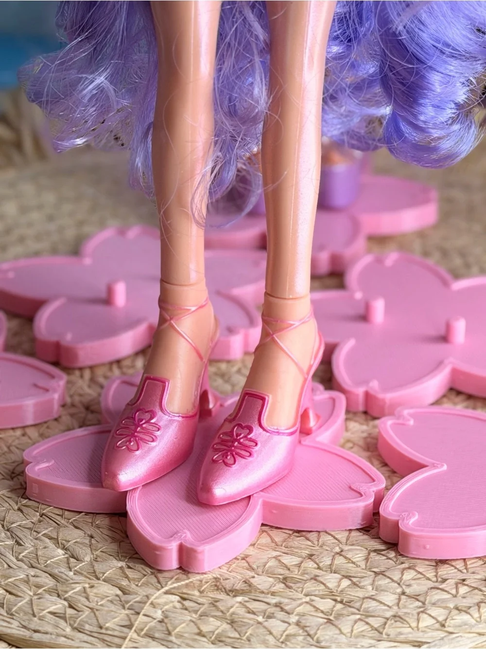 Bratz doll stand/ doll accessories / 1 stand
